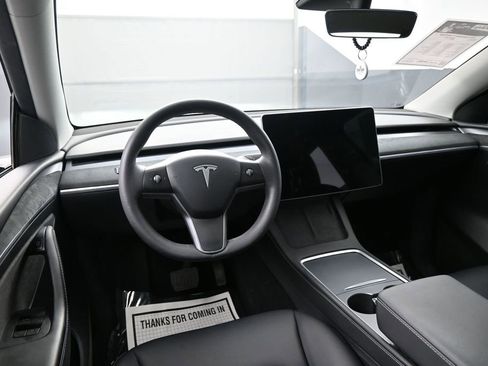 Used 2023 Tesla Model Y Long Range AWD/4WD image 29