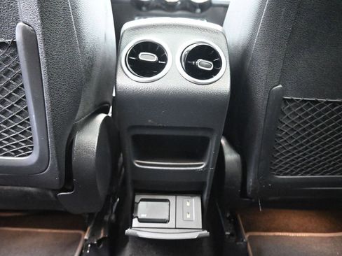 Used 2021 Mercedes-Benz GLB 250 4MATIC w/ Premium Package image 38