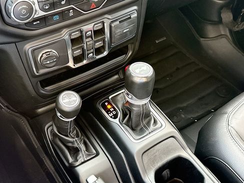 Used 2021 Jeep Wrangler Unlimited Sahara w/ Cold Weather Group AWD/4WD image 18