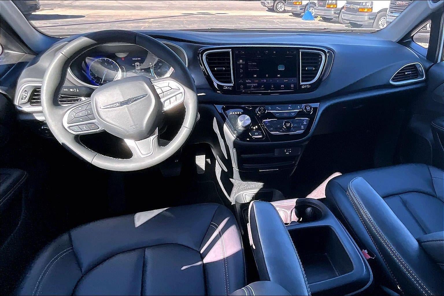 Used 2026 Chrysler Pacifica Select FWD image 15