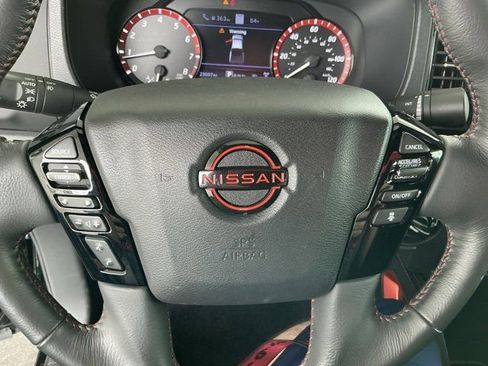 Used 2024 Nissan Frontier PRO-4X w/ Technology Package AWD/4WD image 31