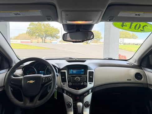 Used 2014 Chevrolet Cruze LS FWD image 9