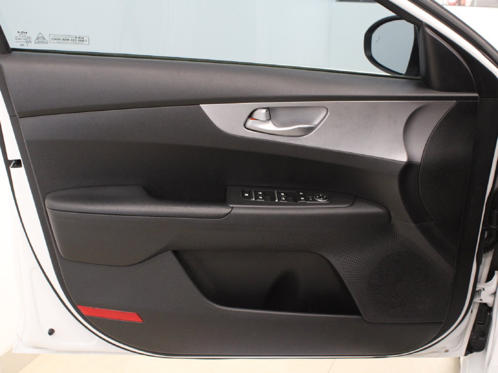 Used 2023 Kia Forte LXS w/ LXS Technology Package FWD image 14
