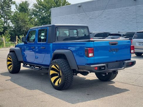 Used 2024 Jeep Gladiator Sport AWD/4WD image 2