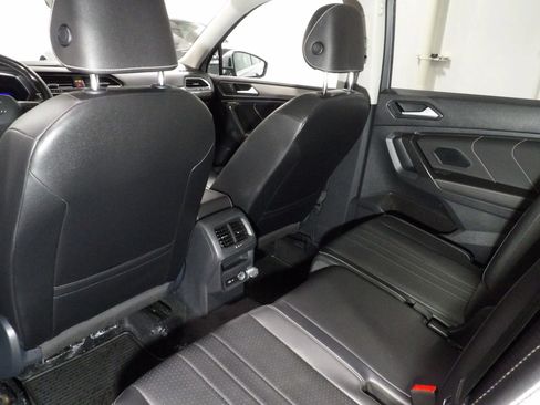Used 2022 Volkswagen Tiguan SE w/ Panoramic Sunroof Package FWD image 13