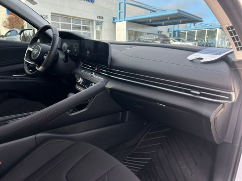 Certified 2025 Hyundai Elantra SEL w/ Cargo Package image 26