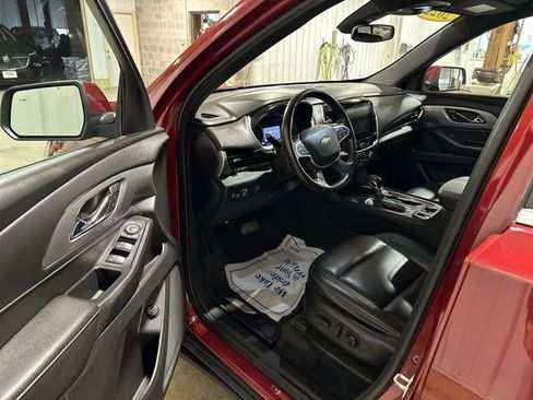 Used 2022 Chevrolet Traverse LT image 9