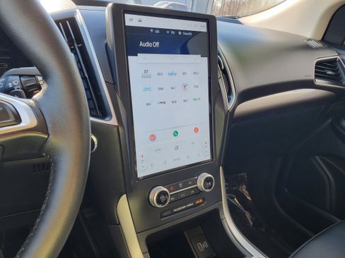 Used 2024 Ford Edge SEL w/ Convenience Package image 18