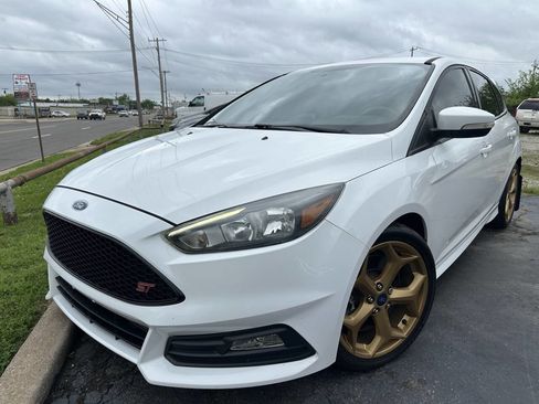 Used 2016 Ford Focus ST image 3