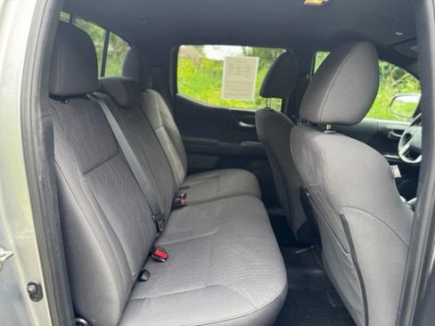 Used 2019 Toyota Tacoma TRD Off-Road AWD/4WD image 17