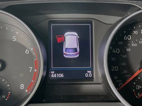 Used 2021 Volkswagen Tiguan SE image 11