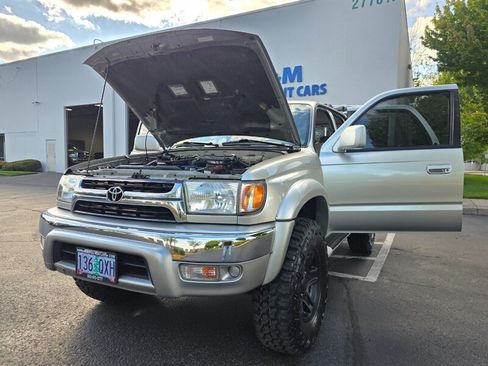 Used 2002 Toyota 4Runner SR5 AWD/4WD image 25