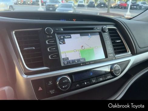 Used 2017 Toyota Highlander XLE AWD/4WD image 13