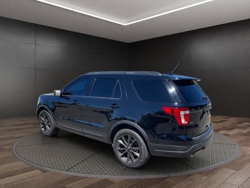 Used 2018 Ford Explorer XLT w/ XLT Appearance Package AWD/4WD image 6