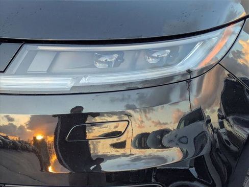 Used 2025 Land Rover Range Rover Sport SE image 10