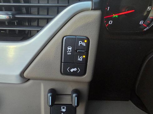 Used 2015 GMC Yukon SLT w/ HD Trailering Package image 28