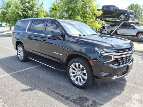 Certified 2023 Chevrolet Suburban LT w/ Luxury Package RWD image 3