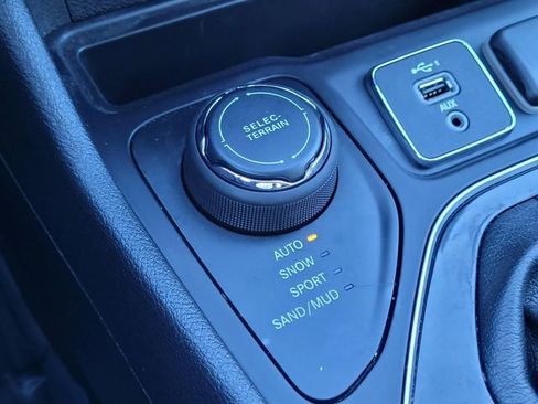 Used 2021 Jeep Cherokee Latitude Plus image 29