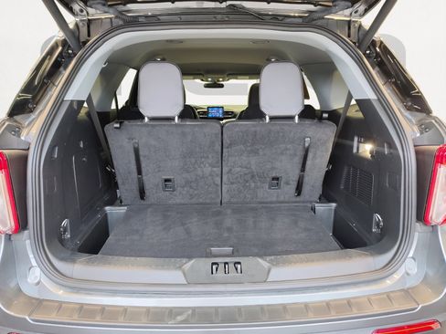 Used 2024 Ford Explorer XLT w/ Equipment Group 202A image 16