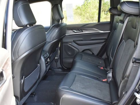 New 2026 Jeep Grand Cherokee Altitude AWD/4WD image 22