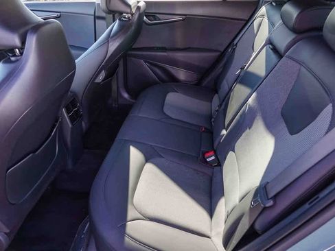 Certified 2023 Kia Niro EX image 18