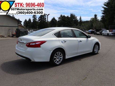 Used 2016 Nissan Altima 2.5 S w/ Power Driver Seat Package FWD image 8
