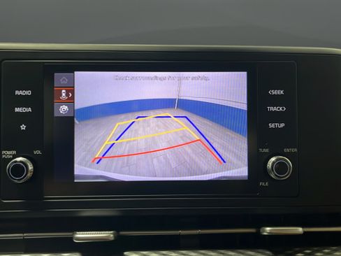 Used 2024 Kia Carnival LX FWD image 13