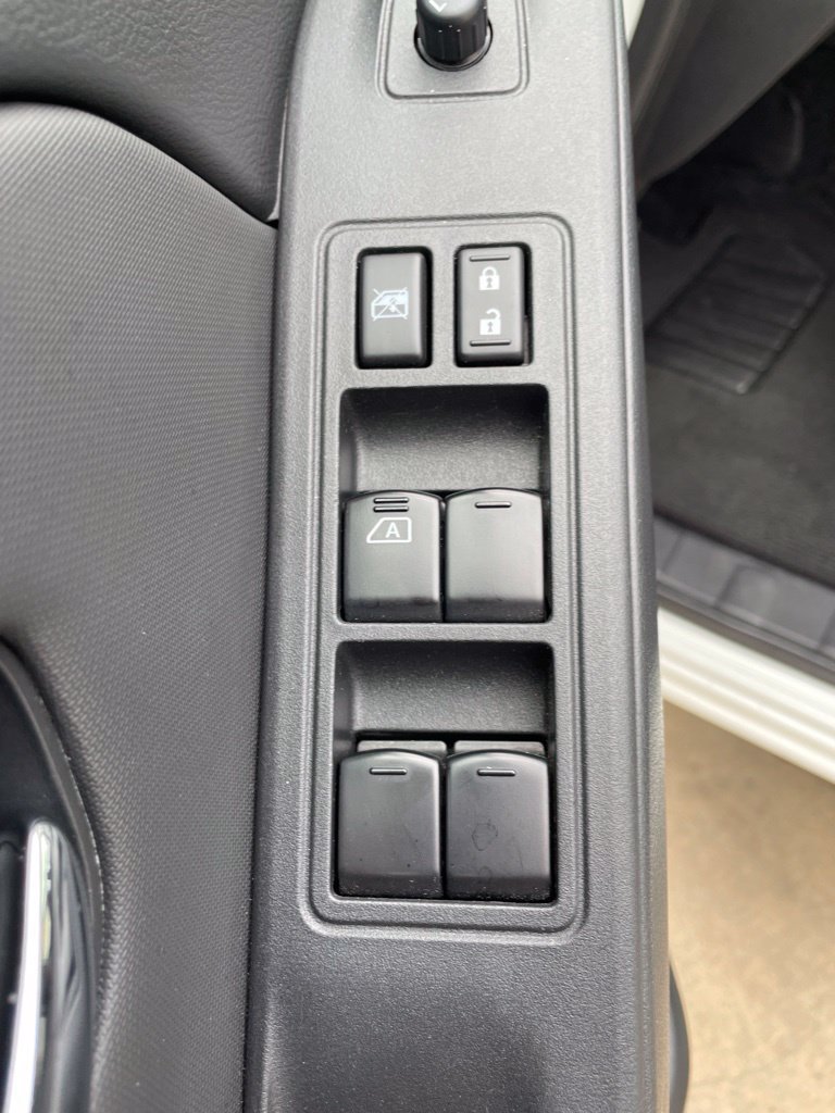 Used 2024 Nissan Frontier SV RWD image 16
