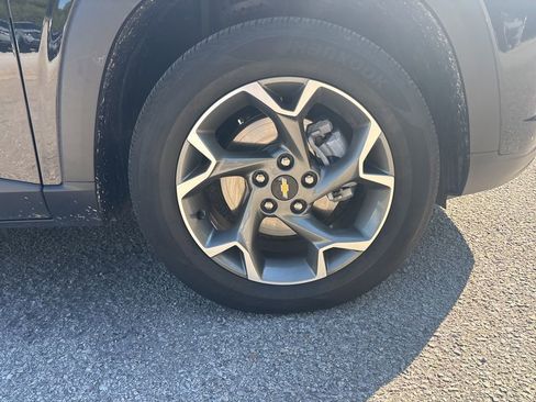 Used 2025 Chevrolet Trax LT image 17