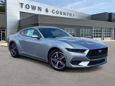 Used 2025 Ford Mustang Premium RWD image 1