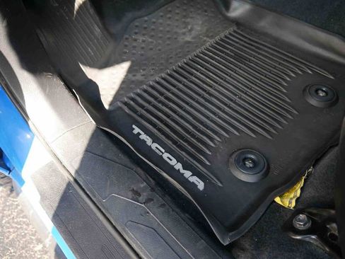 Used 2020 Toyota Tacoma TRD Off-Road w/ TRD Premium Off Road Package image 30