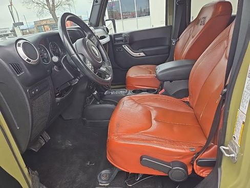 Used 2013 Jeep Wrangler Unlimited Rubicon w/ Connectivity Group image 11