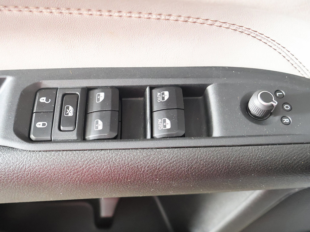 Used 2023 Jeep Compass Limited w/ Sun and Sound Group AWD/4WD image 39