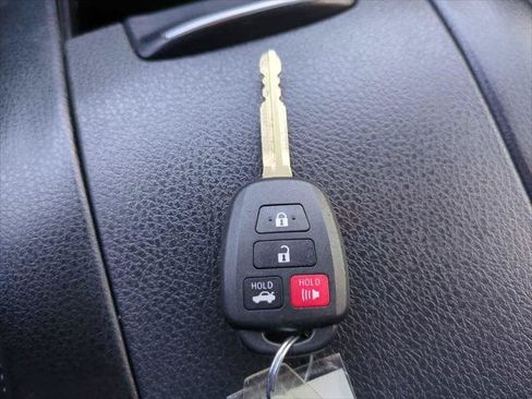 Certified 2018 Toyota Highlander LE FWD image 26
