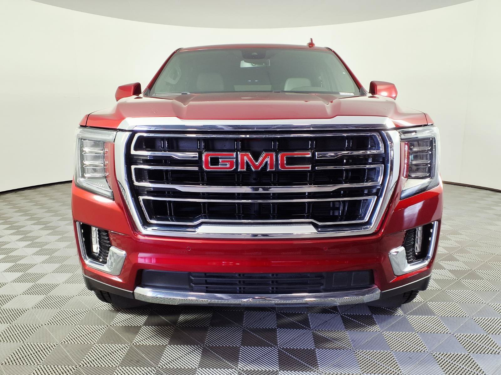 Used 2023 GMC Yukon SLT RWD image 2