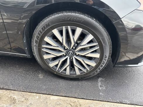 Used 2024 Nissan Altima 2.5 SV FWD image 5