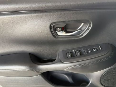 Certified 2025 Honda HR-V LX image 12