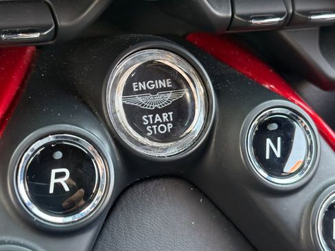Used 2019 Aston Martin V8 Vantage Coupe RWD image 22