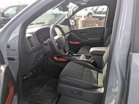 Used 2022 Nissan Frontier PRO-4X image 18