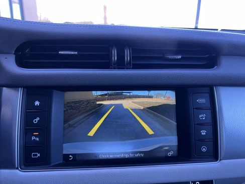 Used 2017 Jaguar XF Premium image 15