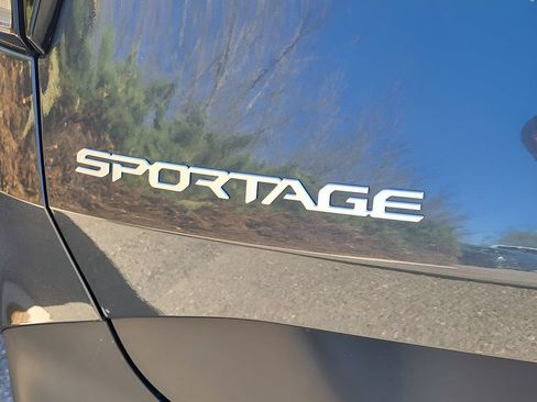 Used 2023 Kia Sportage LX AWD/4WD image 27