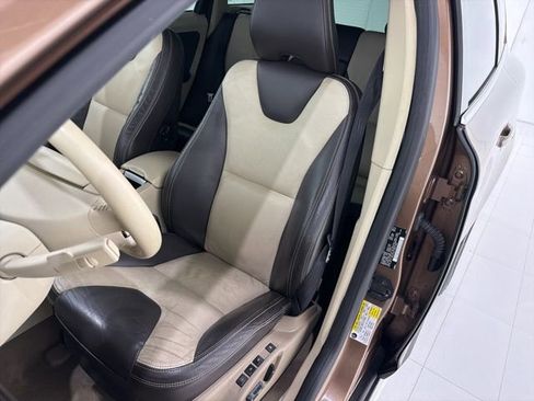 Used 2010 Volvo XC60 T6 AWD/4WD image 13