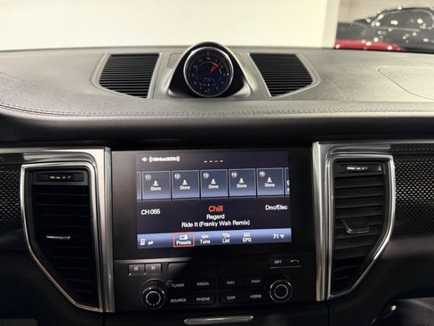 Used 2017 Porsche Macan GTS AWD/4WD image 33