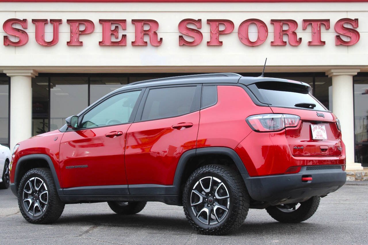 Used 2025 Jeep Compass Trailhawk AWD/4WD image 5