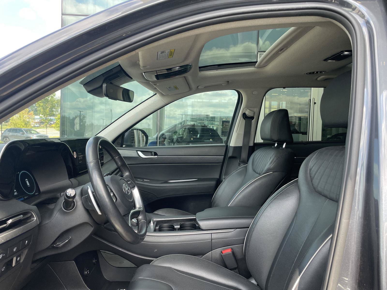 Used 2024 Hyundai Palisade Limited AWD/4WD image 3