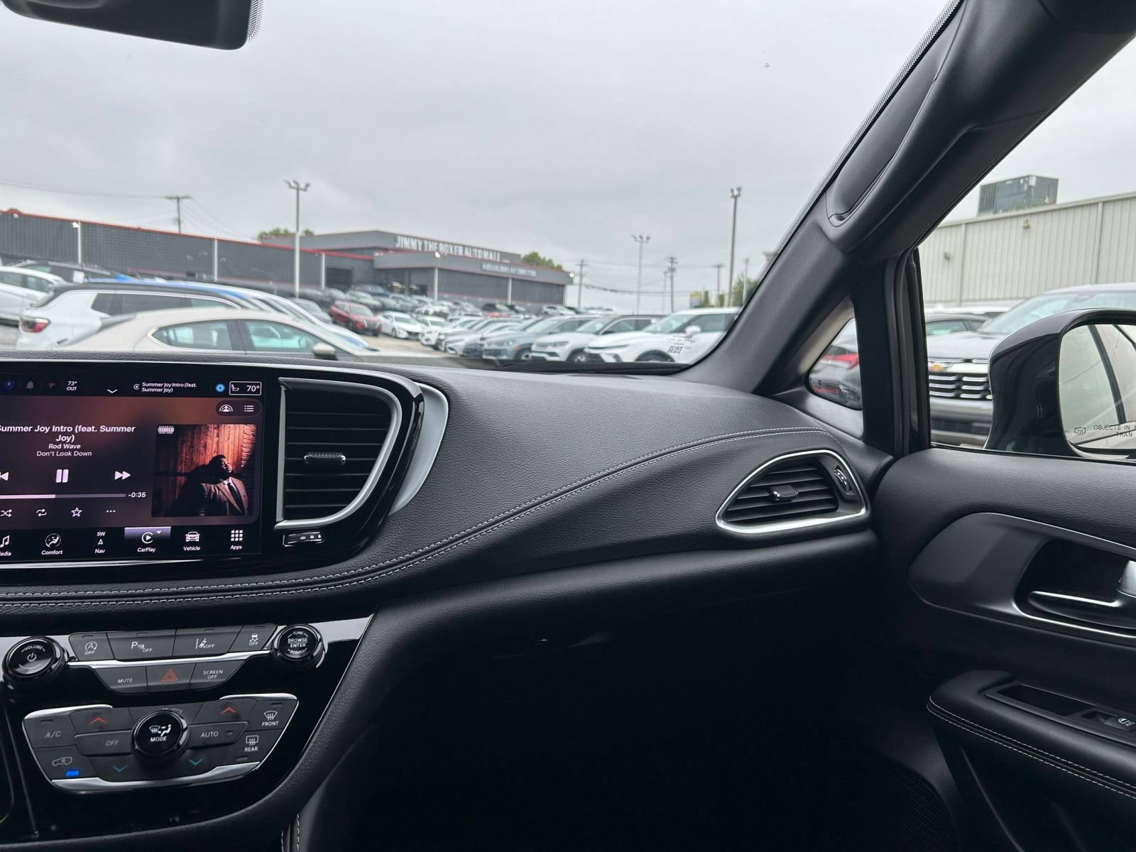Used 2025 Chrysler Pacifica Limited FWD image 33
