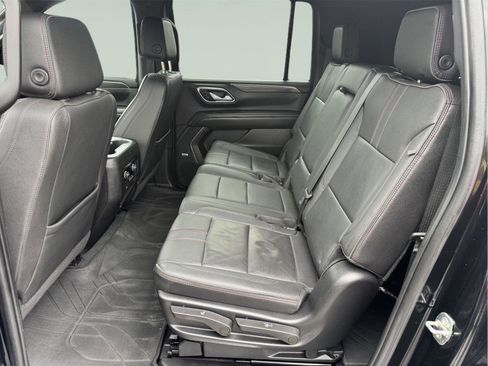 Used 2022 Chevrolet Suburban RST w/ Luxury Package image 6