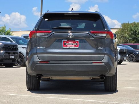 Used 2021 Toyota RAV4 XLE Premium FWD image 4