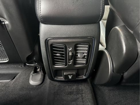 Used 2022 Jeep Grand Cherokee Laredo X image 14