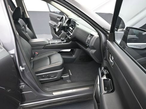 Used 2023 Nissan Pathfinder SL w/ Lighting Package (N92) FWD image 26